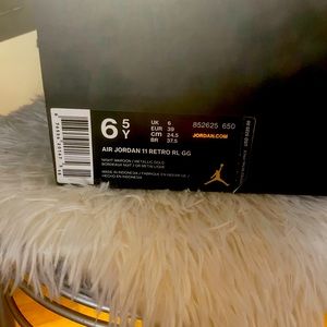 Jordan 11 Heiress maroon size 6.5